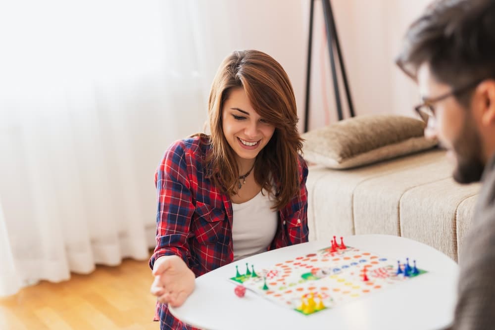 Comment un jeu peut-il aborder de manière ludique les enjeux de la santé publique mondiale?